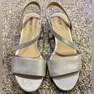 Life Stride Women's Shimmering Silver Sandals New